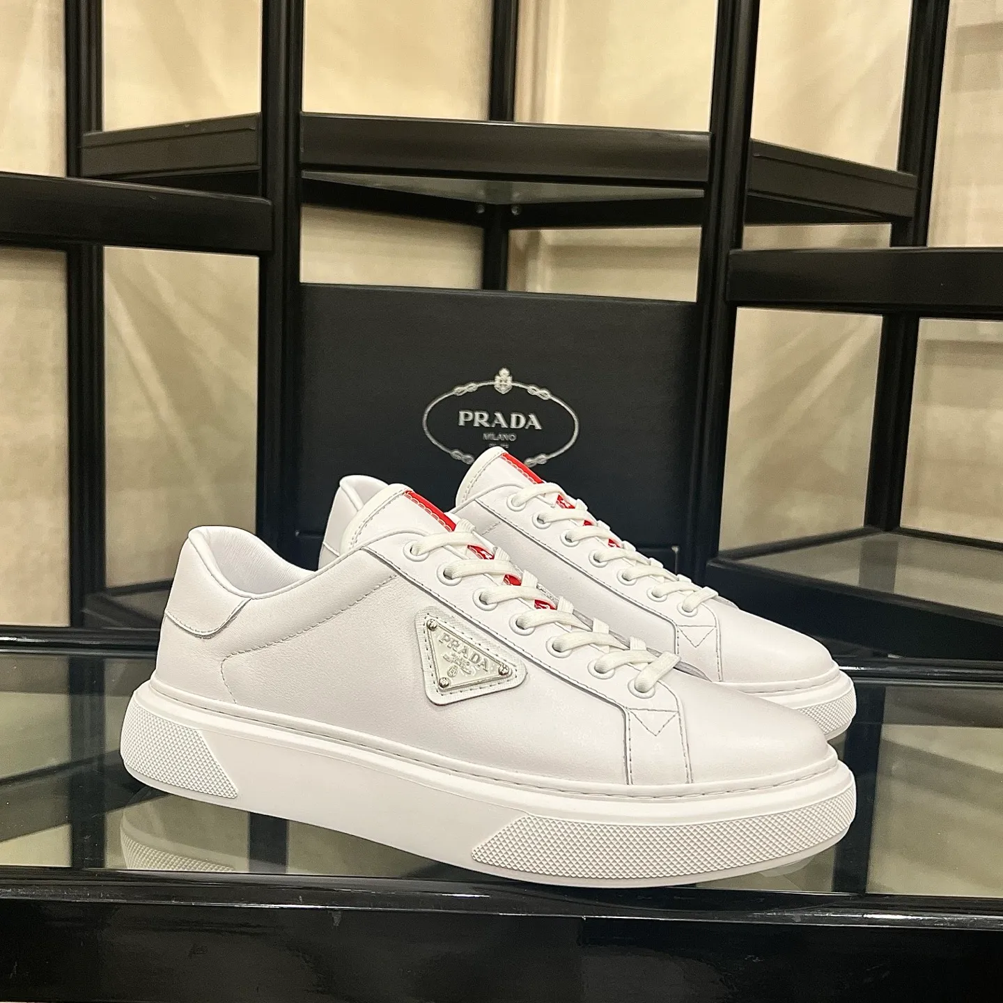 Men's shoes💰440 Prada/Prada Men's new casual shoes, this upper is made of imported calfskin + sheep lining! The outside is decorated with the P family's classic metal triangle enamel logo, and the outsole is made of non-slip sports foam ultra-light outsole, which feels good on the feet and is a fashionable and fashionable item!  Size: 38-44 (45 customized)